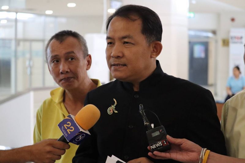  มาตามนัด! “ศรีสุวรรณ”ยื่นกกต.เพิ่มหลักฐานมัด“ธนาธร”ปล่อยกู้อนาคตใหม่ 191 ล้าน