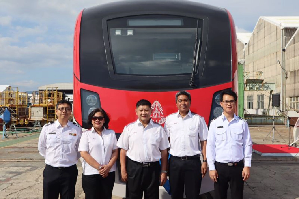 รถไฟฟ้าขบวนแรก ถึงไทยกลางต.ค. สายสีแดงเปิดหวูดปลายปี