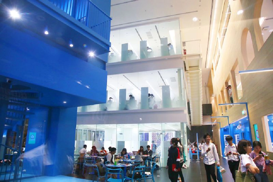 สามย่านมิตรทาวน์ Urban Life Library 24 hours