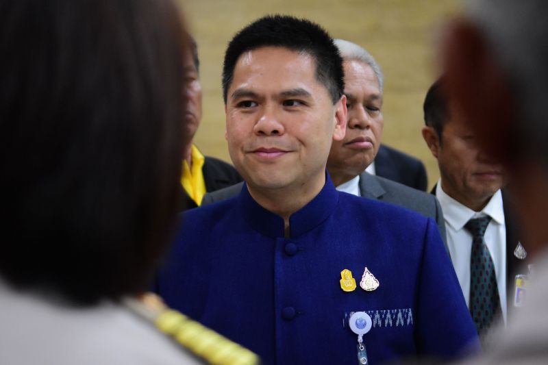 วราวุธ ศิลปอาชา