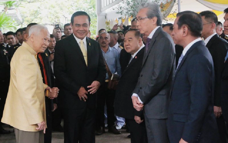 พลเอกเปรม ติณสูลานนท์ รัฐบุรุษคู่แผ่นดินไทย