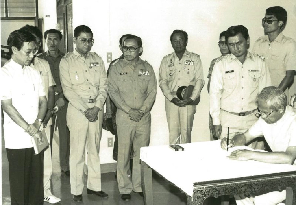 พลเอกเปรม ติณสูลานนท์ รัฐบุรุษคู่แผ่นดินไทย