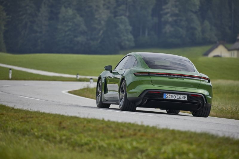 Porsche Taycan พลังงานไฟฟ้าพลิกหน้าประวัติศาสตร์