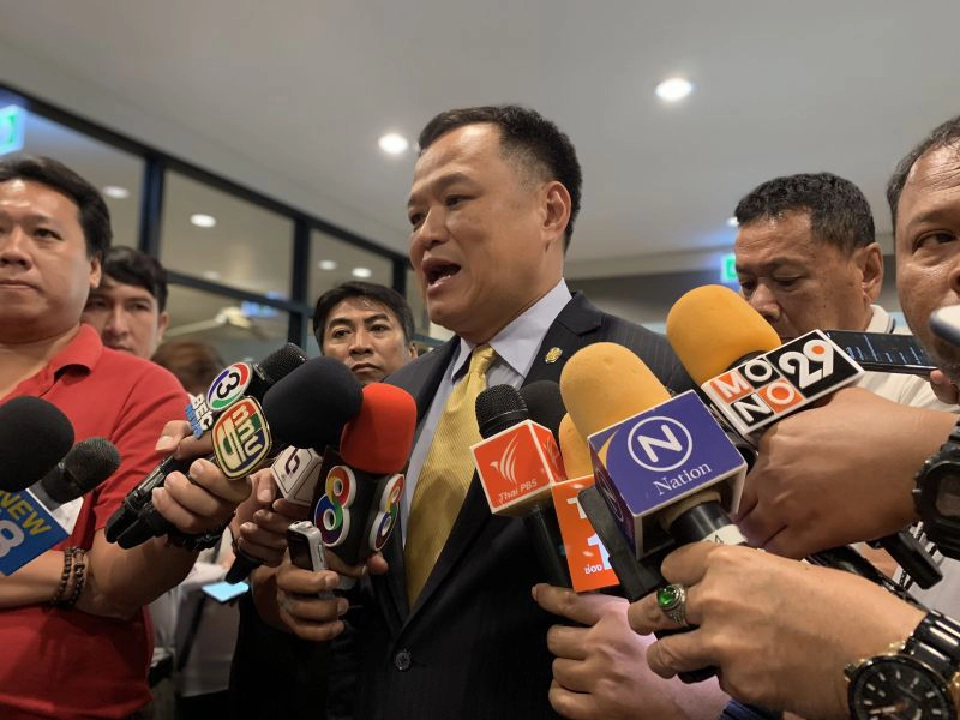 “อนุทิน” ปัดบีบบอร์ดรฟท.ไขก๊อก เปรียบพระจะสึกห้ามไม่ได้