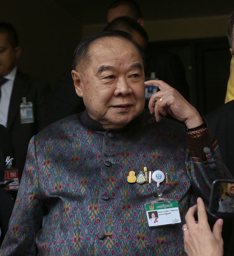  พล.อ.ประวิตร วงษ์สุวรรณ 