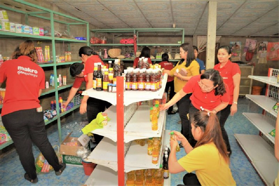 แม็คโครรวมพลังจิตอาสาส่งทีมฟื้นฟูร้านค้าที่อุบลฯ
