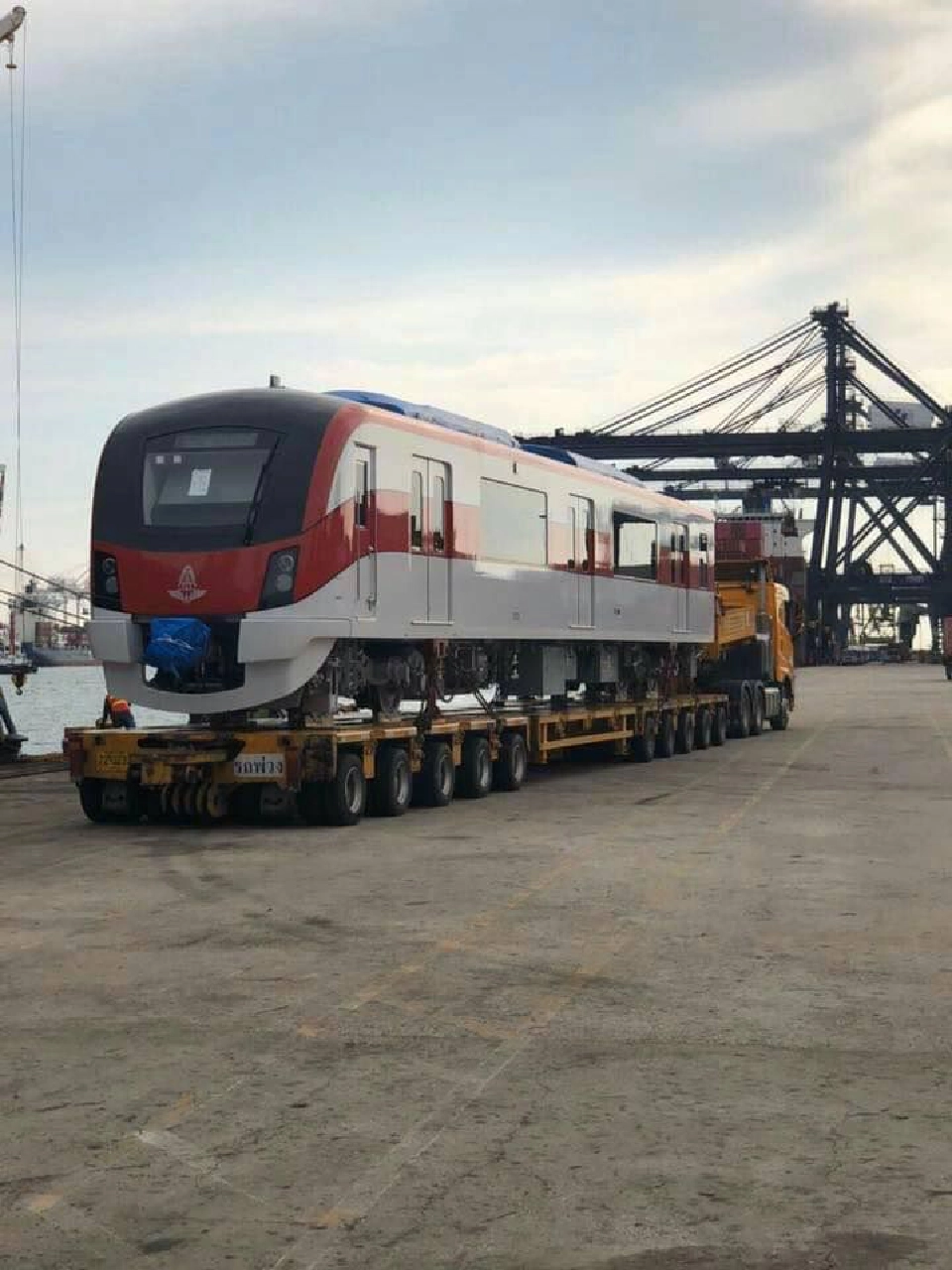 ยกขบวนจากญี่ปุ่น"รถไฟฟ้าสายสีแดง"ถึงไทยแล้ว 