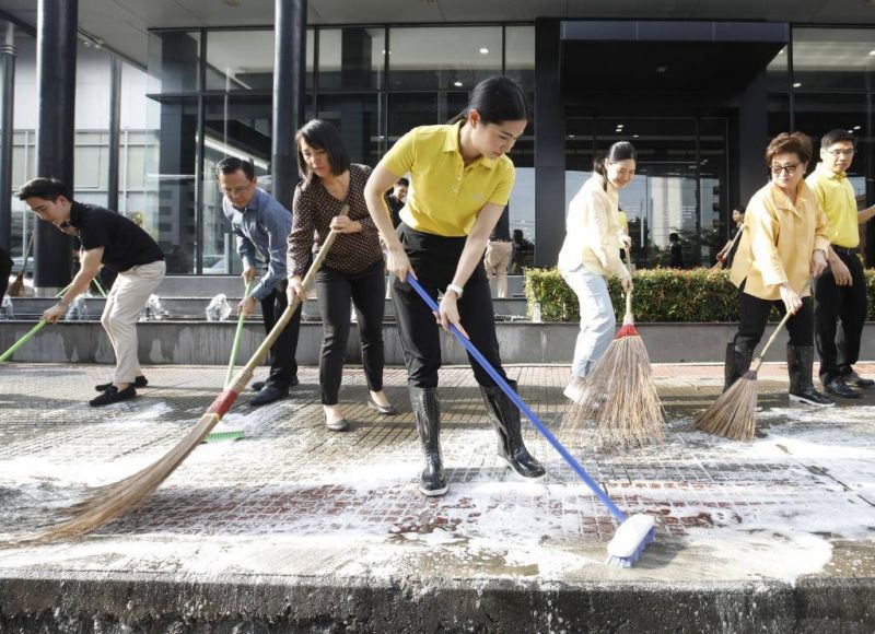 "เบนซ์ตลิ่งชัน" เปิดโครงการ “ช่างคิด ช่างทำ” ถวายเป็นพระราชกุศลในหลวง ร.9 
