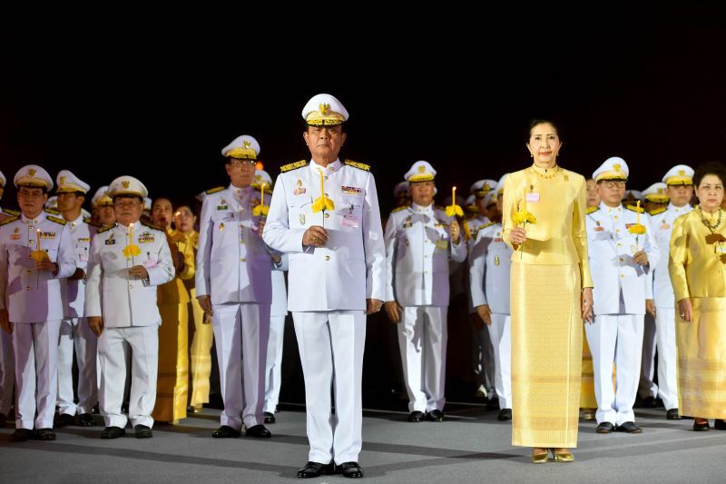 นายกฯนำจุดเทียนน้อมรำลึกในพระมหากรุณาธิคุณ ในหลวงร.9