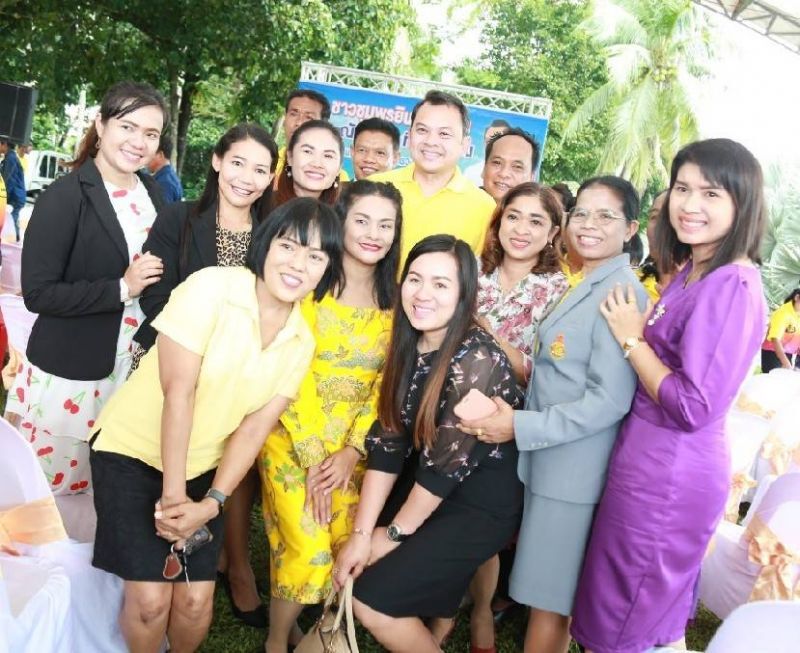 ครูตั้นเหลาไม้เรียว  เชือดขรก.โกงข้าวนร.