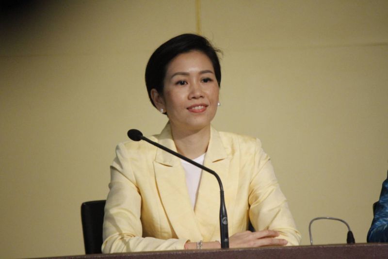 รัชดา​ ธนาดิเรก​ 