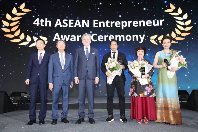  “ศุภจี” คว้ารางวัล   นักธุรกิจดีเด่นแห่งอาเซียน