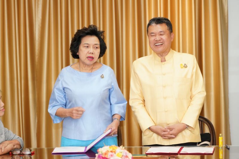 สภาสตรีฯผนึกพลังพช. รณรงค์ใส่ผ้าไทยทั่วประเทศหนุนศก.ชุมชนกว่า 9 พันล้าน