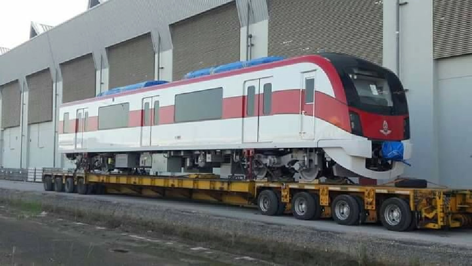 รถไฟฟ้าสายสีแดง 3 คันแรกถึงศูนย์ซ่อมบำรุงบางซื่อแล้ว