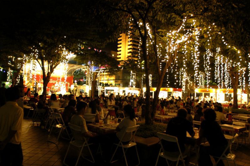 พลิก “ลานเบียร์”  เป็น “คริสต์มาส มาร์เช่”  แหล่งช้อปใหม่ @CentralWorld 