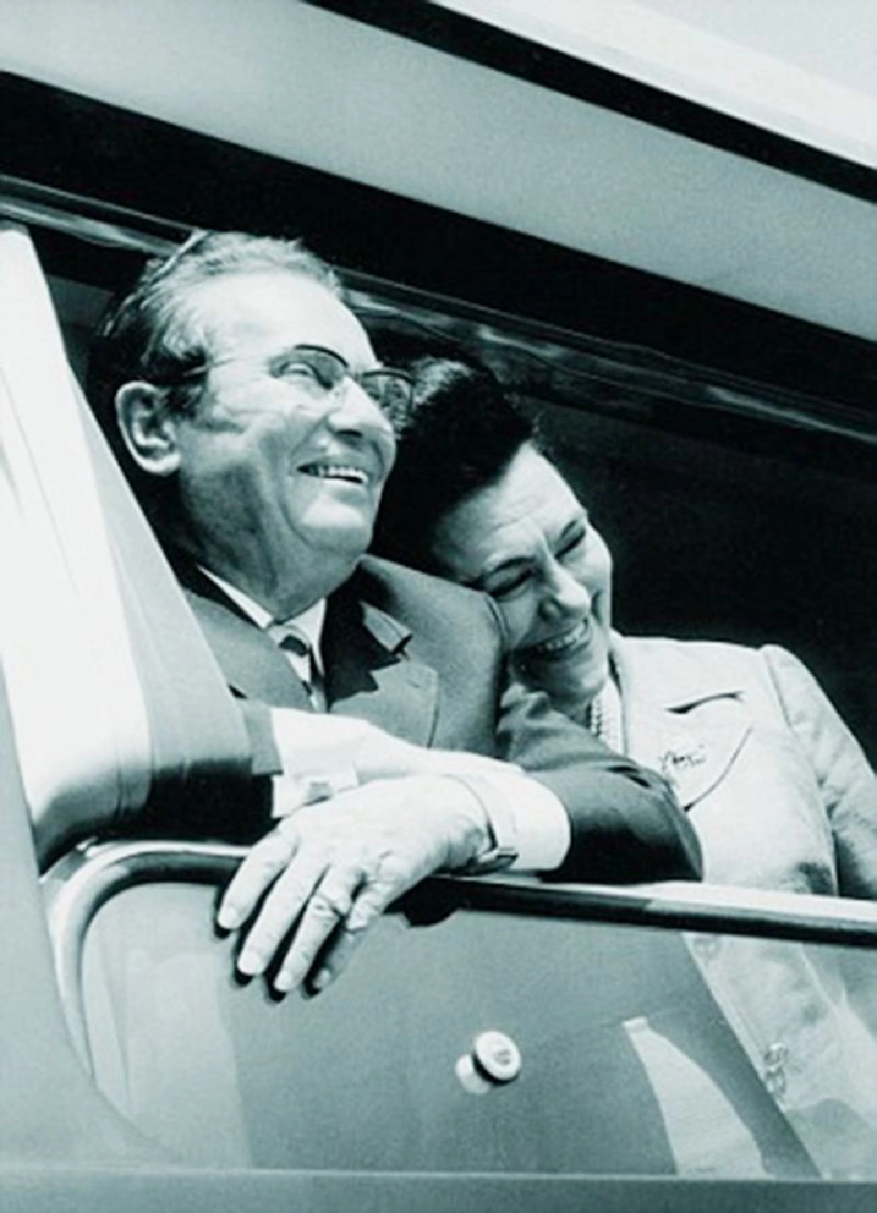 บนรถไฟนํ้าเงินกับสตรีหมายเลข 1