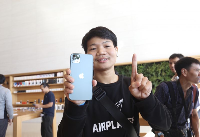 จักรี สายวงศ์เปี้ย ผู้สั่งจองทางออนไลน์ได้รับเครื่องเป็นรายแรกของประเทศไทย