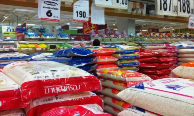 ชิงกดราคาข้าวถุงไม่โงหัว  ลูกชาวนา-ห้างแย่งตลาด  