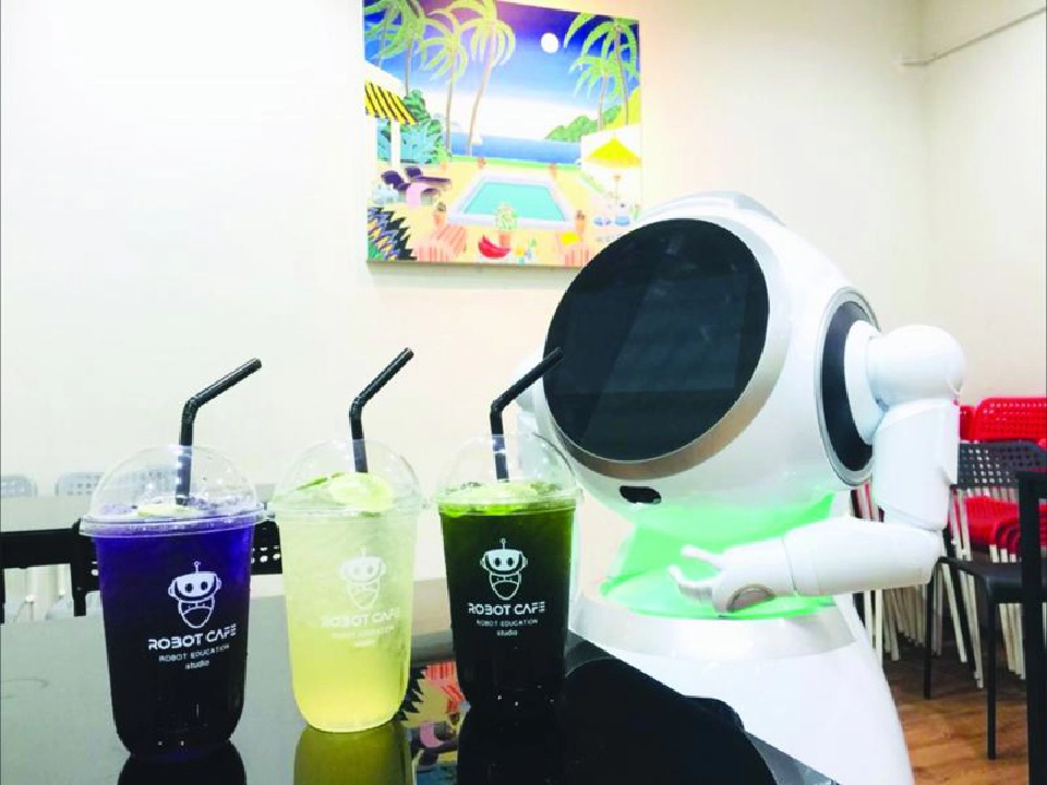 ‘โรบอทคาเฟ่’  สั่งหุ่น2หมื่นตัว  ผุดศูนย์เรียนรู้