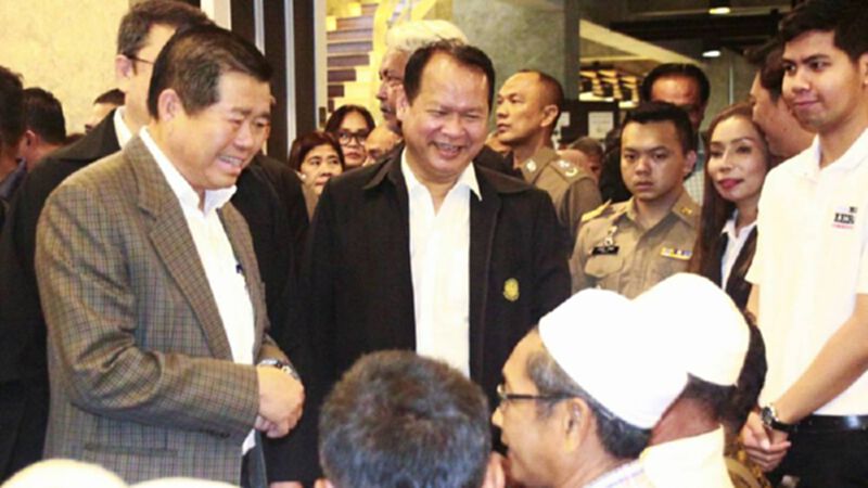 มท.2 ชี้แจงนโยบายประกันรายได้ของรัฐบาล แก่เกษตรกรสวนปาล์มน้ำมันในภาคใต้ ณ จังหวัดปัตตานี มท.2 ชี้แจงนโยบายประกันรายได้ของรัฐบาล แก่เกษตรกรสวนปาล์มน้ำมันในภาคใต้ ณ จังหวัดปัตตานี