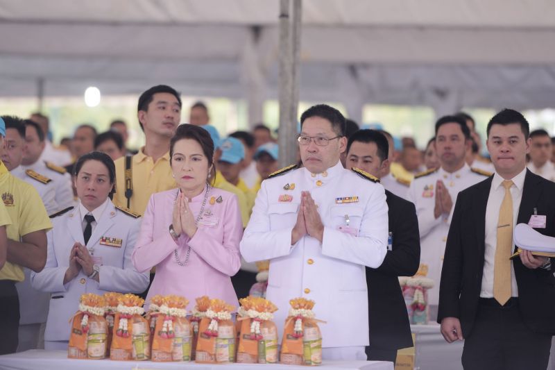 “ประวิตร" นำบำเพ็ญกุศล เนื่องวันคล้ายวันสวรรคต “ในหลวง ร.5”