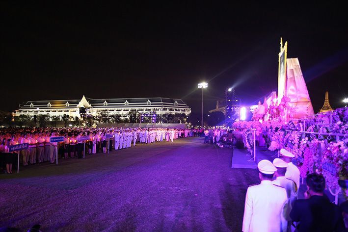 "วิษณุ" นำจุดเทียนน้อมรำลึกในพระมหากรุณาธิคุณ "พระบาทสมเด็จพระจุลจอมเกล้าเจ้าอยู่หัว"
