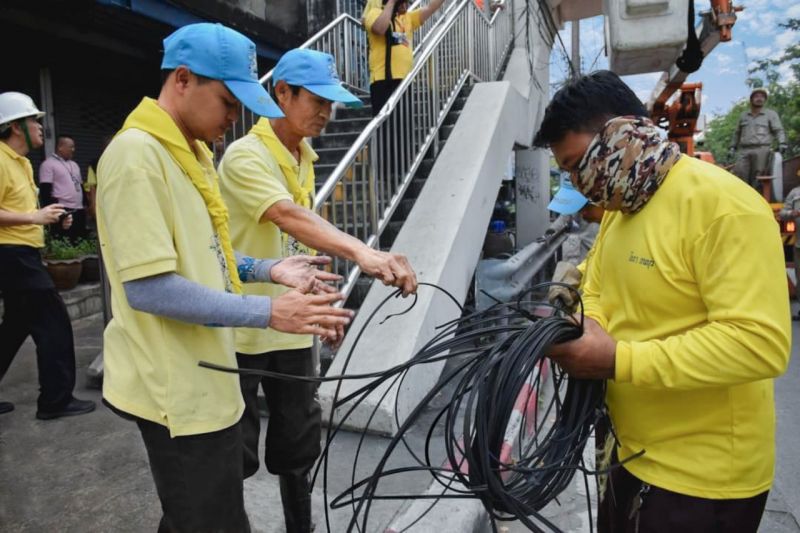 จิตอาสาร่วมจัดระเบียบสายสื่อสาร 