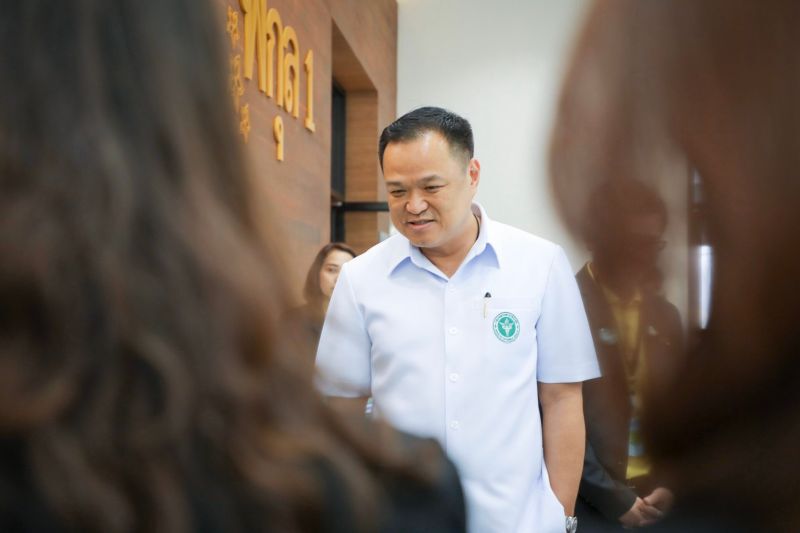 อนุทิน ชาญวีรกูล