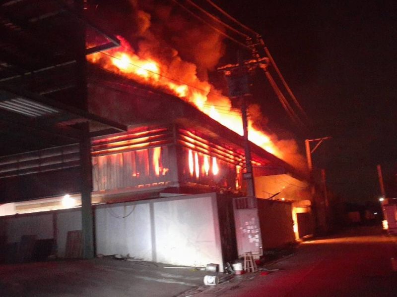 เพลิงไหม้โรงงาน ซอยศรีด่าน22