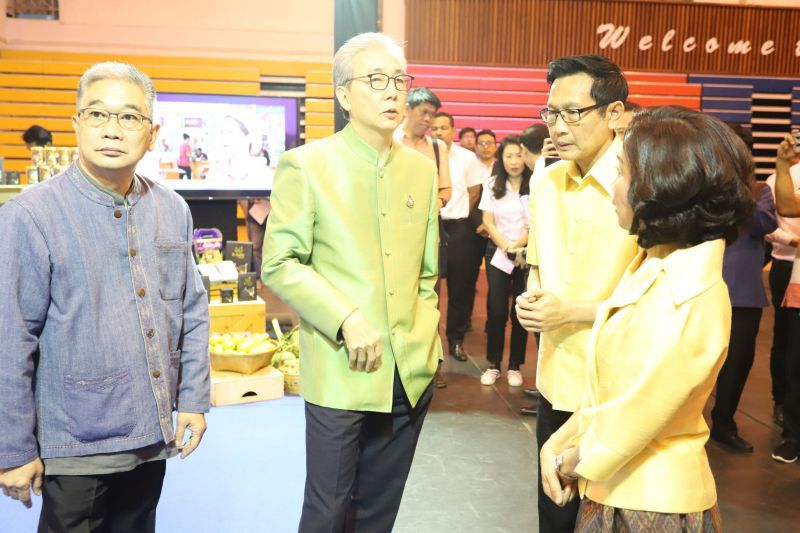  “สมคิด”มอบนโยบายทุกหน่วยงานร่วมแก้ความยากจน