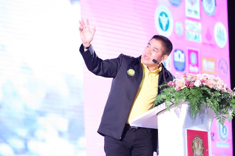  “สมคิด”มอบนโยบายทุกหน่วยงานร่วมแก้ความยากจน