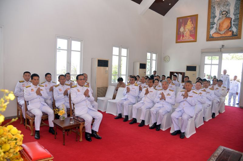 นายกฯ"เป็นประธานถวายผ้าพระกฐินพระราชทาน 