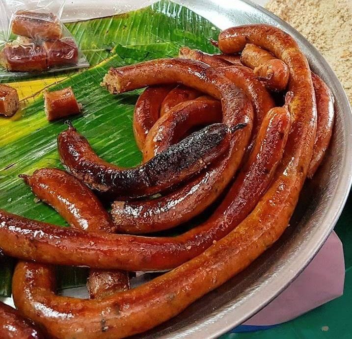 ปลาแนม ไส้กรอกไทย ใบทองหลาง