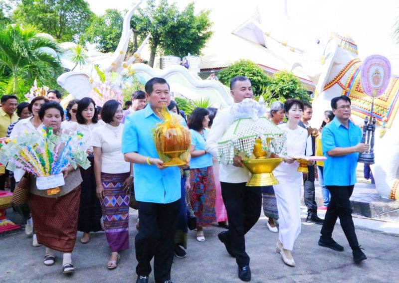 มท.2 ประธานอุปถัมภ์ทอดกฐิน วัดเขาแก้ว จังหวัดสงขลา