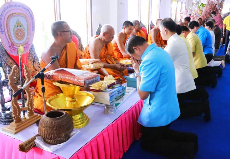 มท.2 ประธานอุปถัมภ์ทอดกฐิน วัดเขาแก้ว จังหวัดสงขลา