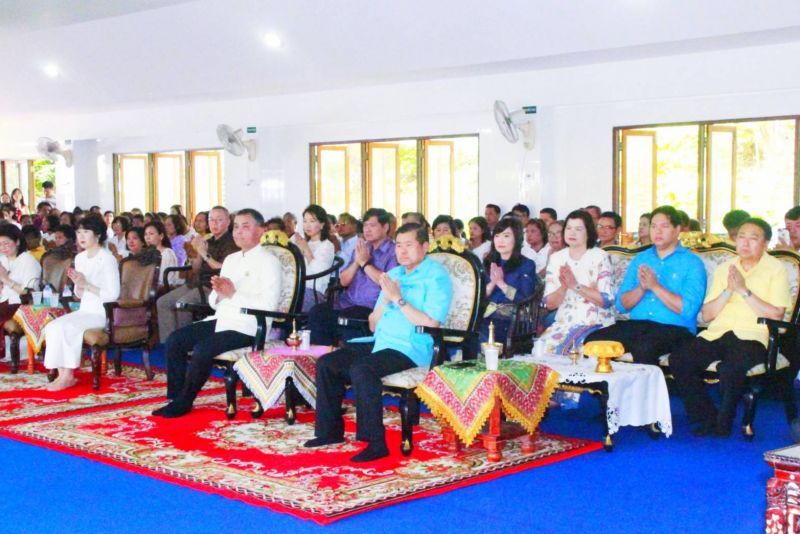 มท.2 ประธานอุปถัมภ์ทอดกฐิน วัดเขาแก้ว จังหวัดสงขลา