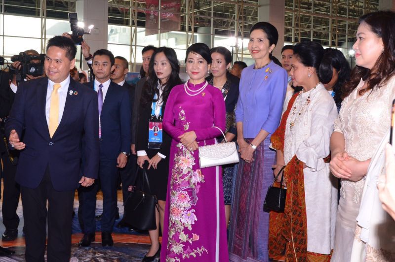 “ภริยาผู้นำอาเซียน” จับมือลุยแก้ปัญหาขยะ