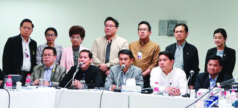 ขุดอดีตถล่มรัฐบาล  ฝ่ายค้านยื่นซักฟอกมุ่งบริหารงานผิดพลาดไม่เน้นทุจริต