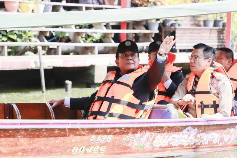  “ลุงตู่”ชูไอเลิฟยูให้เด็ก"เบญจมฯราชบุรี" 
