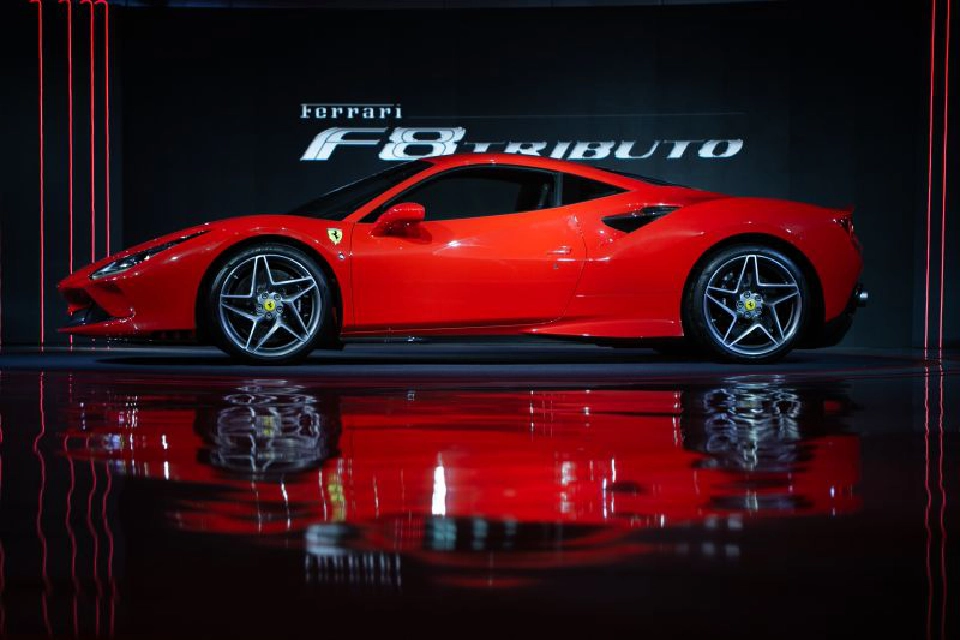 บาทแข็งราคาดี “เฟอร์รารี่ เอฟ8 ทริบูโต้” 25.2 ล้านบาท