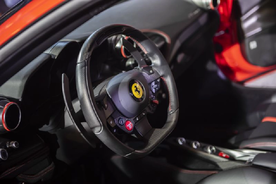 บาทแข็งราคาดี “เฟอร์รารี่ เอฟ8 ทริบูโต้” 25.2 ล้านบาท