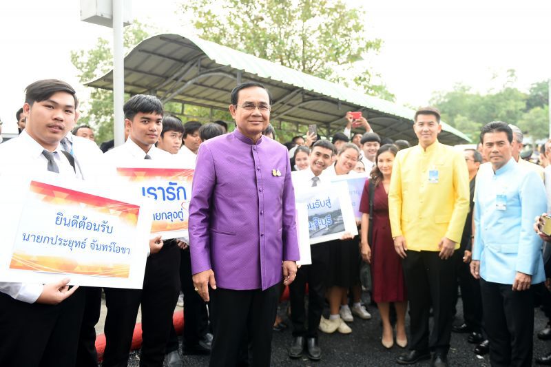  “ลุงตู่”สดชื่นยามเช้า ก่อนล้อมวงถก ครม. 