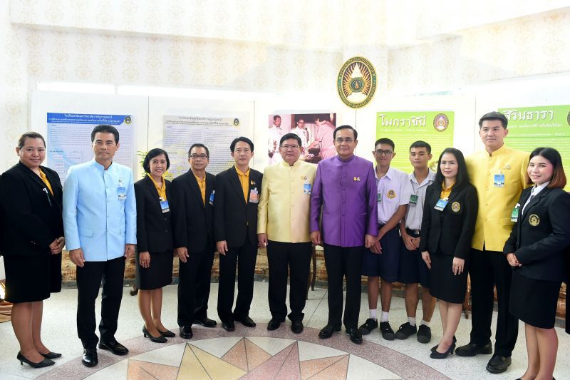  “ลุงตู่”สดชื่นยามเช้า ก่อนล้อมวงถก ครม. 