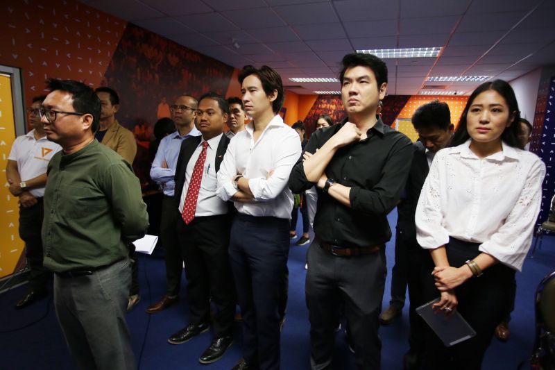  “ธนาธร”แจง“วี-ลัคฯ” ยุติกิจการแล้ว จะเป็นสื่อได้อย่างไร