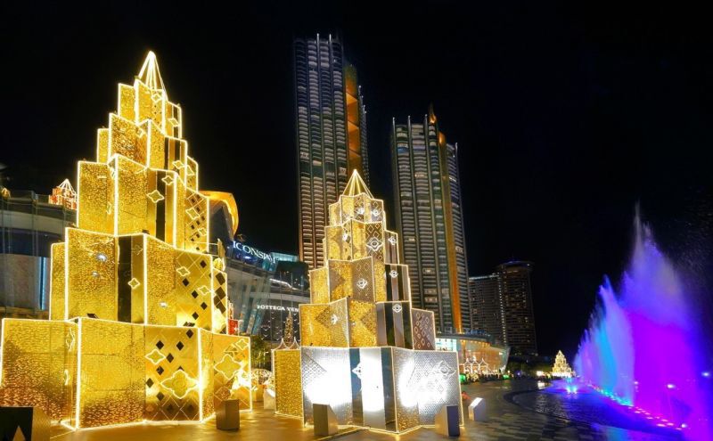 ไอคอนสยามจัดต้นคริสต์มาสอัตลักษณ์ไทยยาวสุดริมเจ้าพระยา
