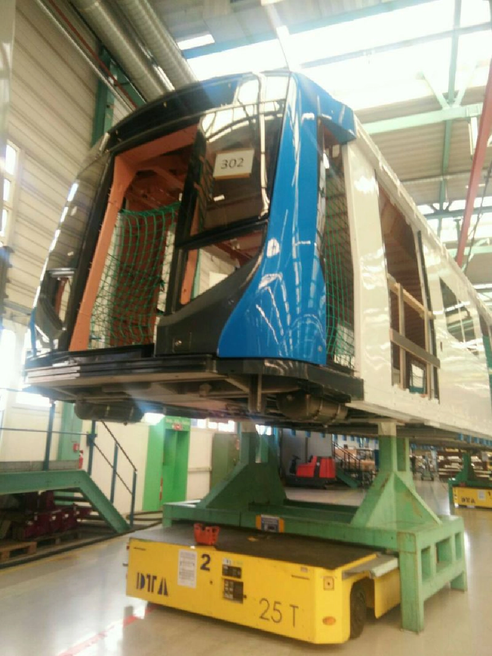 ประชันโฉมขบวนรถไฟฟ้า  "MRT-BTS- สายสีแดง"