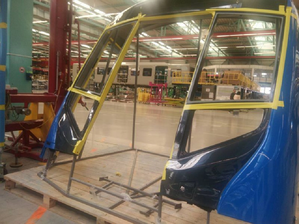 ประชันโฉมขบวนรถไฟฟ้า  "MRT-BTS- สายสีแดง"