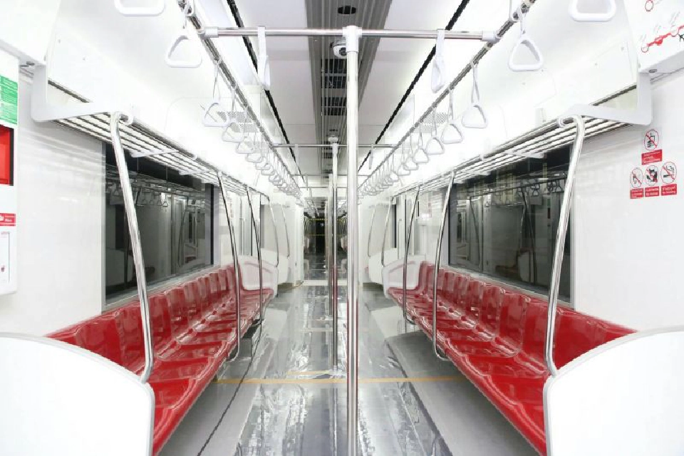 ประชันโฉมขบวนรถไฟฟ้า  "MRT-BTS- สายสีแดง"