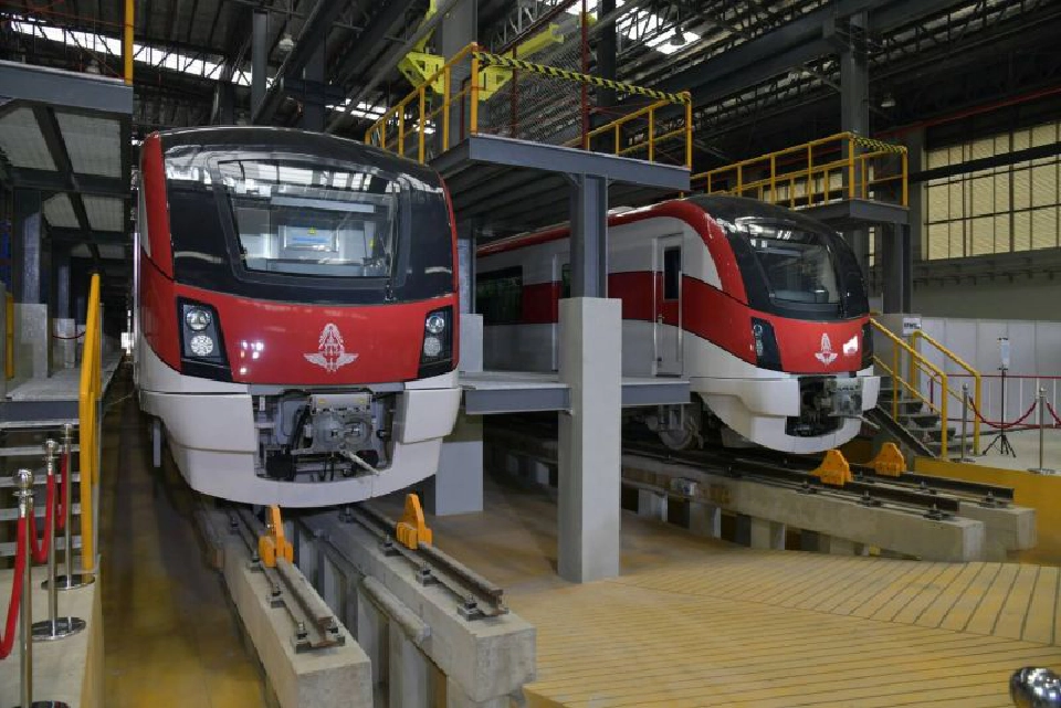 ประชันโฉมขบวนรถไฟฟ้า  "MRT-BTS- สายสีแดง"