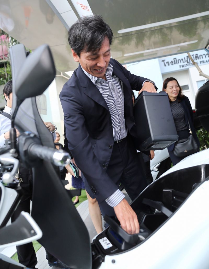 ฮอนด้า ผนึก มจธ.เปิด PCX Electric Smart Station